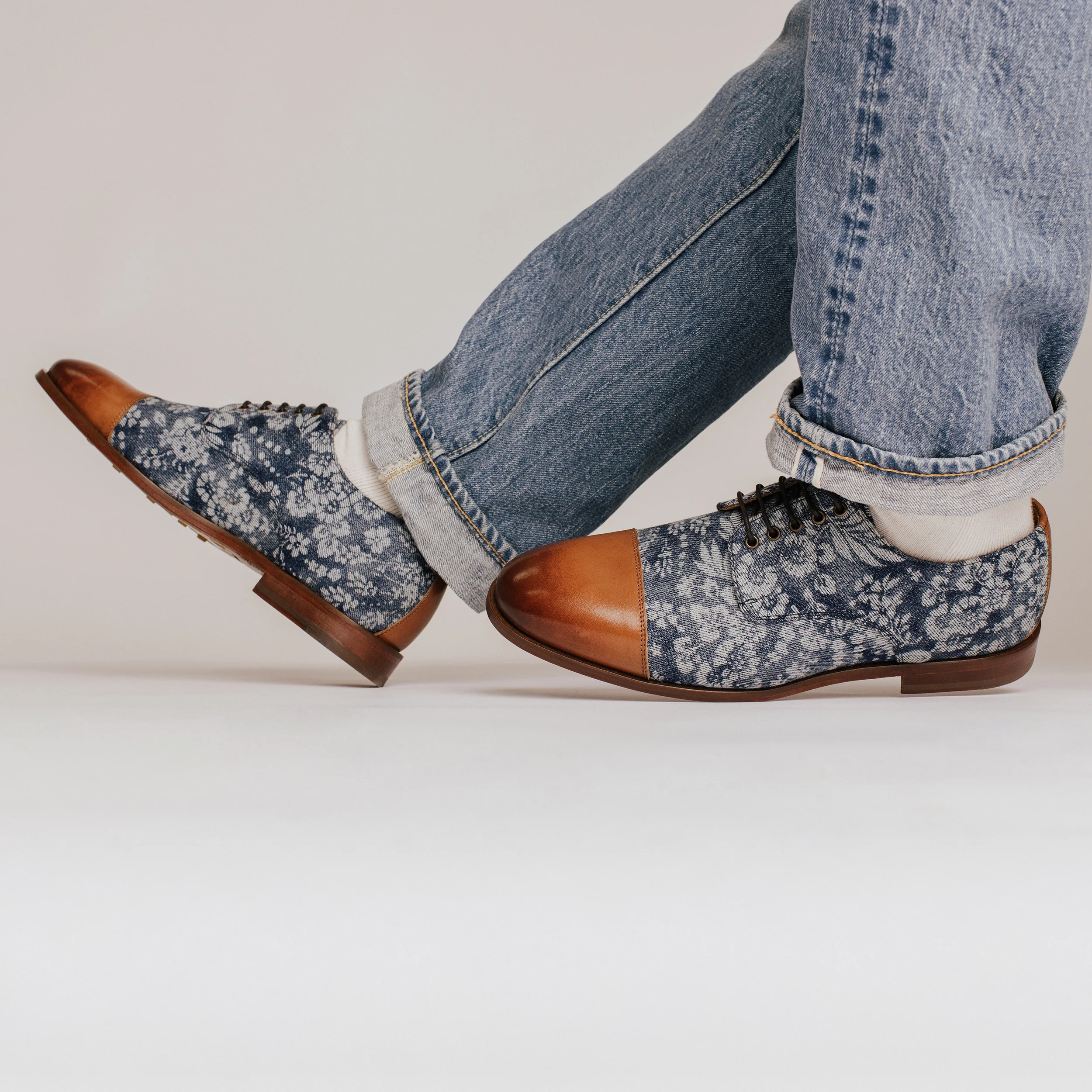 The Jack Oxford Shoe in Washed Denim Floral - Image 4